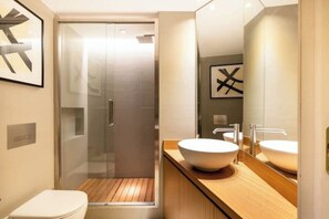 Dusche, Haartrockner, Bidet, Handtücher
