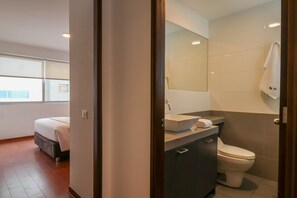 Bruser, hårtørrer, håndklæder