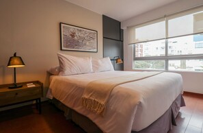 2 soverom, skrivebord, strykejern/-brett og wi-fi