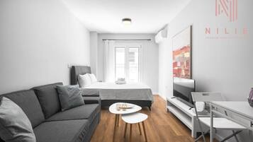 Habitació Deluxe, balcó | Bressols, wifi gratuïta i roba de llit