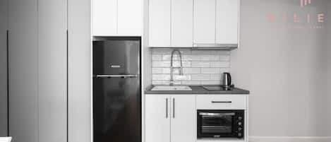 Habitació Deluxe, balcó | Cuina privada | Frigorífic gran, microones i bullidora elèctrica