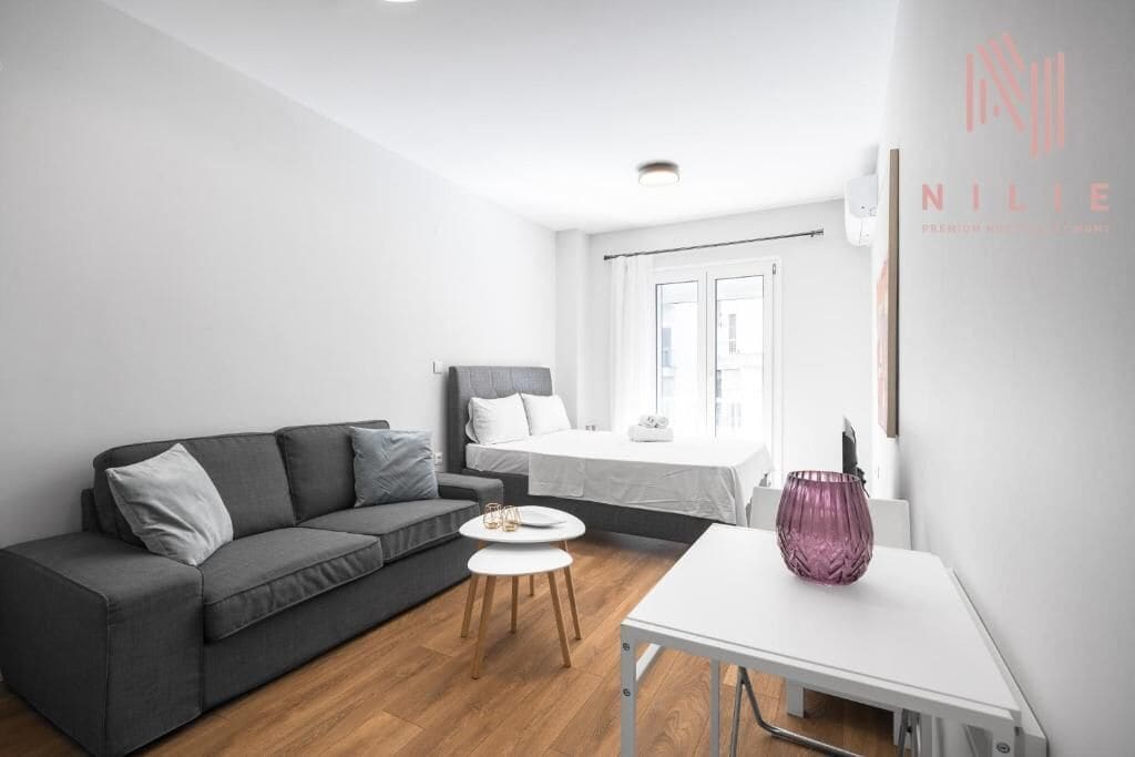 Deluxe Room, Balcony | Living area