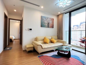 Deluxe-Apartment, 2 Schlafzimmer, Poolzugang, Stadtblick | Wohnbereich