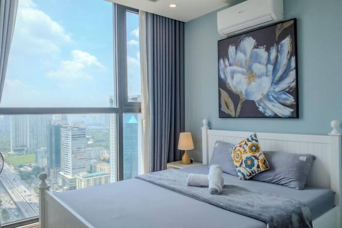 2 bedrooms, premium bedding, memory-foam beds, in-room safe
