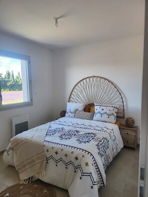 3 bedrooms, iron/ironing board, travel crib, free WiFi - Cosy house, gardens and relaxation. (Montélimar)