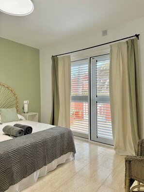 3 quartos, ferros/tábuas de passar roupa, Wi-Fi, roupa de cama