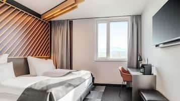 Desk, blackout curtains, soundproofing, free WiFi