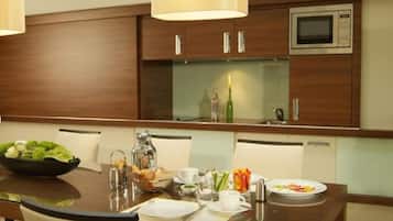 Executive Suite | 1 多间卧室、防过敏的被褥、办公桌、熨斗/熨板