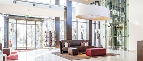 Coin salon dans le hall