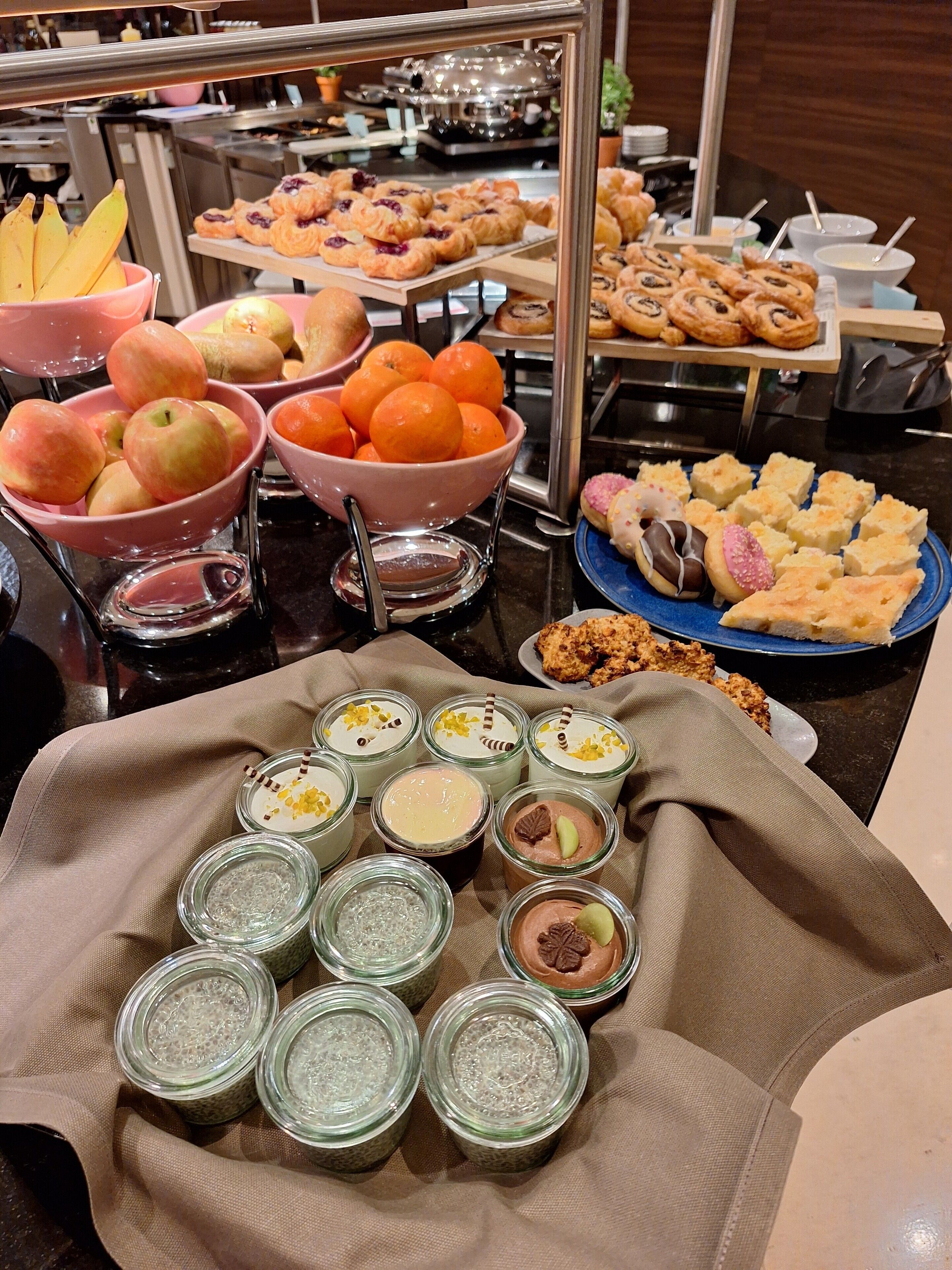 Daily buffet breakfast for a fee