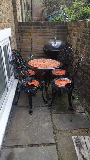 Outdoor dining - Convenient 1 Bedroom Apartment in Dalston (London)
