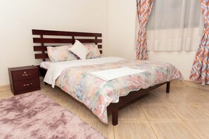 1 chambre, bureau, fer et planche à repasser, Wi-Fi