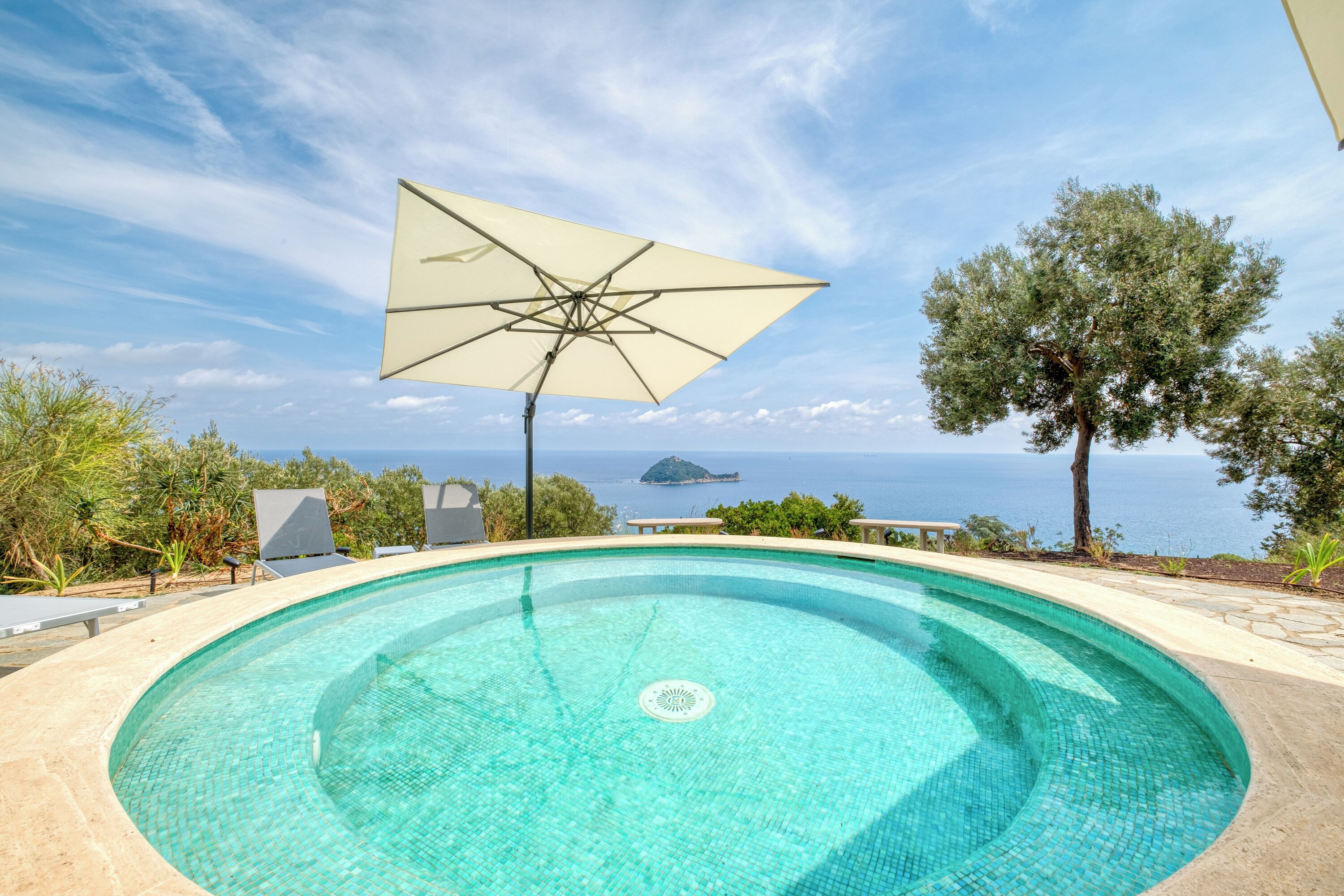 Vila Keluarga, beberapa kamar, tepi gunung (Villa Luce del Sol  with Pool - M) | Kolam renang | Kolam renang outdoor musiman