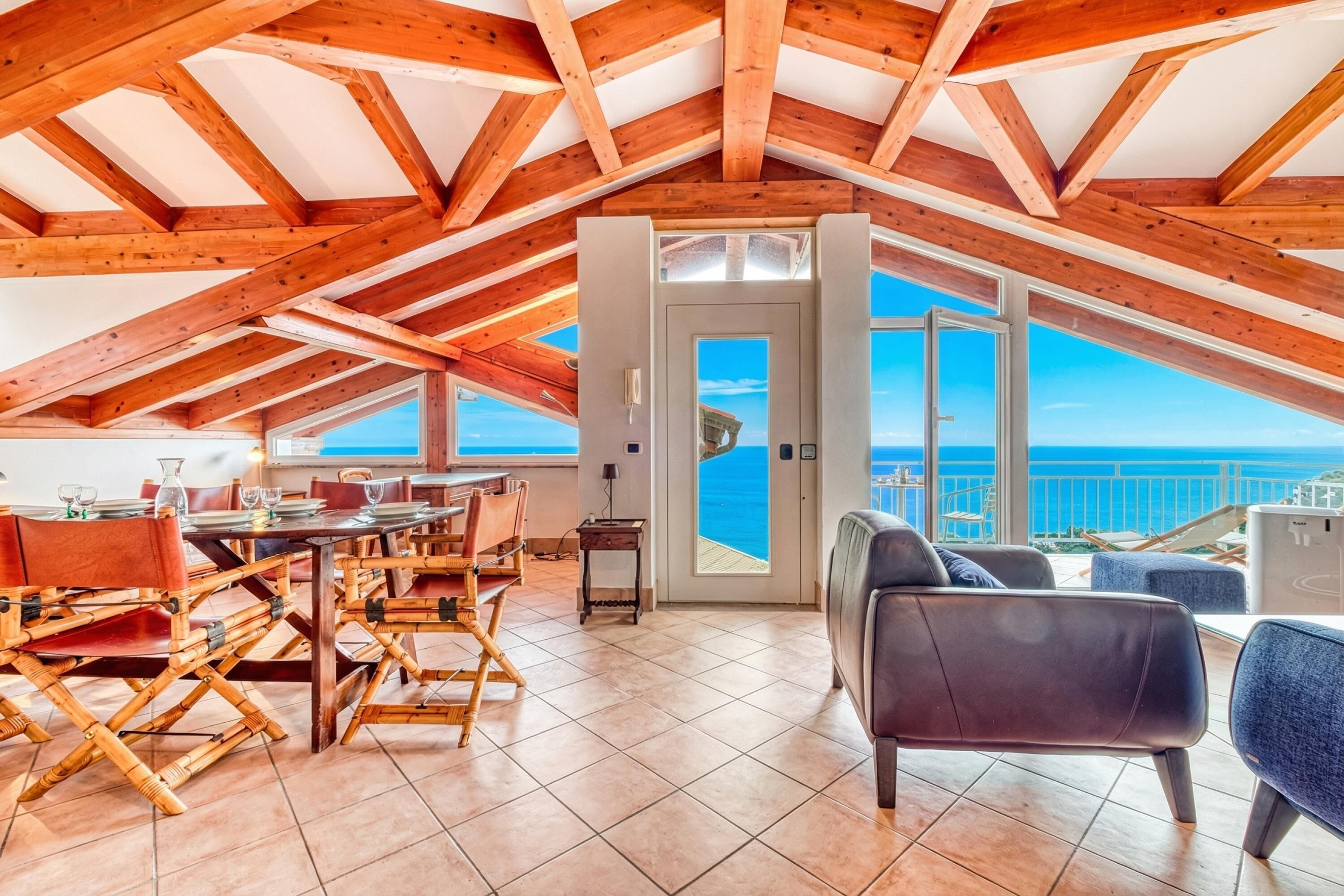 Familienvilla, Mehrere Schlafzimmer, Bergseite (Villa Luce del Sol  with Pool - S) | Wohnbereich | 32-Zoll-Flachbildfernseher mit Kabelempfang, Fernseher
