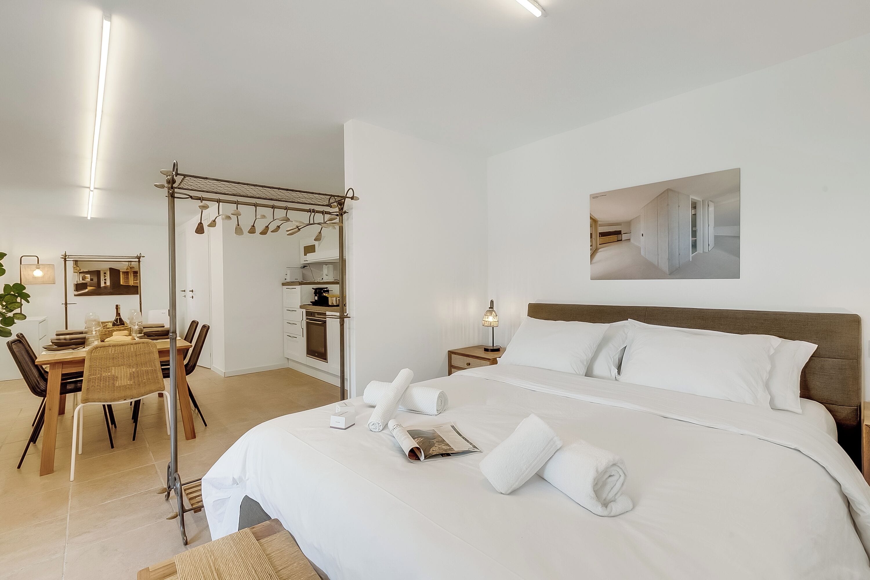 Family Apartment, Multiple Bedrooms, Mountainside (Villa Luce del Sol Lux with Pool - XS) | 3 bilik tidur, ruang kerja komputer riba, seterika/papan seterika 