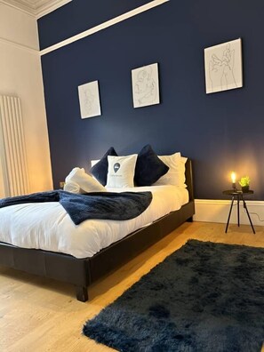 Free WiFi - 2 Bedroom Apartment kitchen and bathroom (Grimsby)