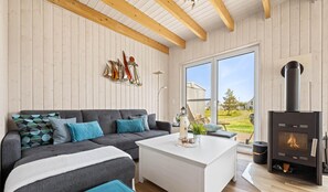 TV, fireplace, stereo - Meerweh - infrared sauna, bathtub, shower, fireplace, terrace, parking lot (Olpenitz)