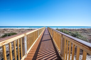 On the beach - 1BR Indoor Water Park in Oceanview's Dunes Village (Myrtle Beach)