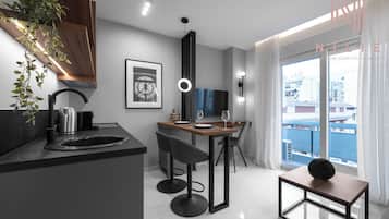 Deluxe Apartment, Balcony, City View | Private kitchen | Mini-fridge, oven, stovetop, coffee/tea maker