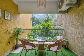 Outdoor dining - 2bhk Luxurious flat Leo near Beach @Anjuna Vagator
(Anjuna)