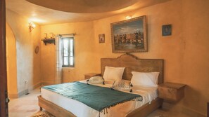 Luxury Triple Room | In-room safe, free WiFi