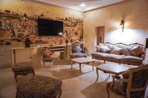 Deluxe Suite | Living area | Flat-screen TV