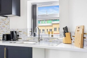 1 habitación, tabla de planchar con plancha y wifi gratis 