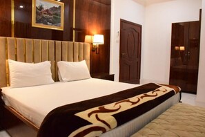 Deluxe Double Room | Soundproofing, iron/ironing board, free WiFi - Orange Lake Resort Khanpur Pakistan (Khanpur)