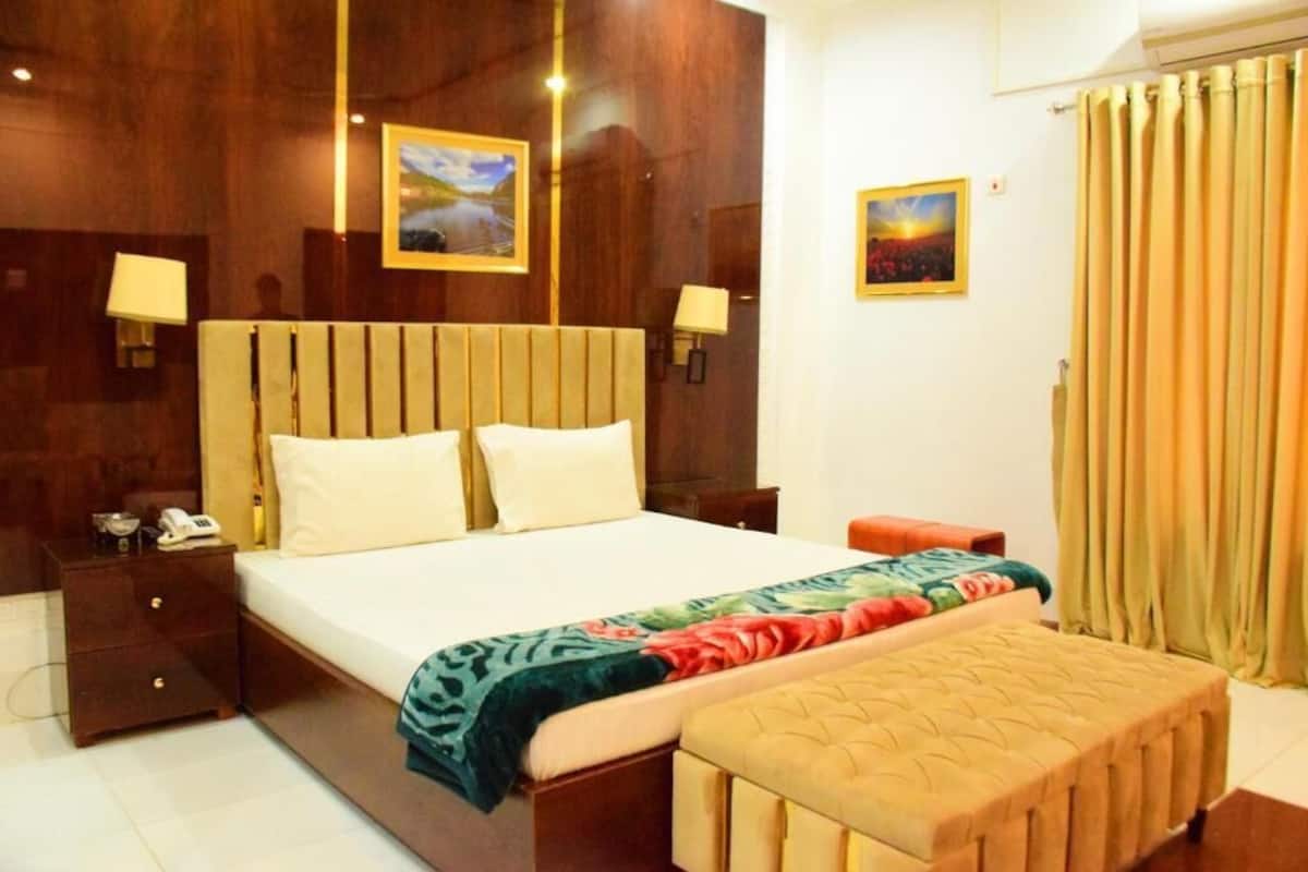 Deluxe Double Room | Soundproofing, iron/ironing board, free WiFi