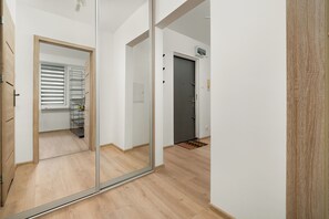 Căn hộ, 2 phòng ngủ, ban công | Khu phòng khách