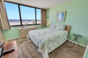 2 bedrooms, iron/ironing board, WiFi, bed sheets - New, Low Floor, Direct Ocean View Sands Beach Club (Myrtle Beach)