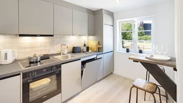 KĂŒhlschrank, Ofen, Herdplatte, GeschirrspĂŒler