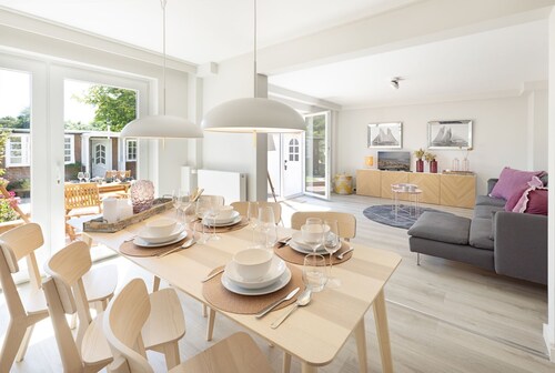 "Experience luxury and relaxation in the Buhne 44 vacation apartment on Sylt!"