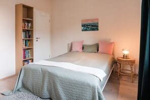 1 bedroom, desk, iron/ironing board, WiFi