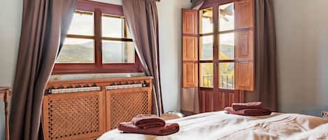 4 chambres, accĂšs au Wi-Fi (inclus), literie fournie