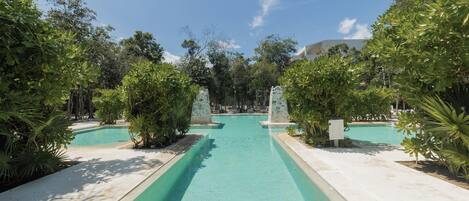 Outdoor pool, free pool cabanas, pool umbrellas