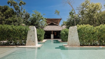 Outdoor pool, free pool cabanas, pool umbrellas