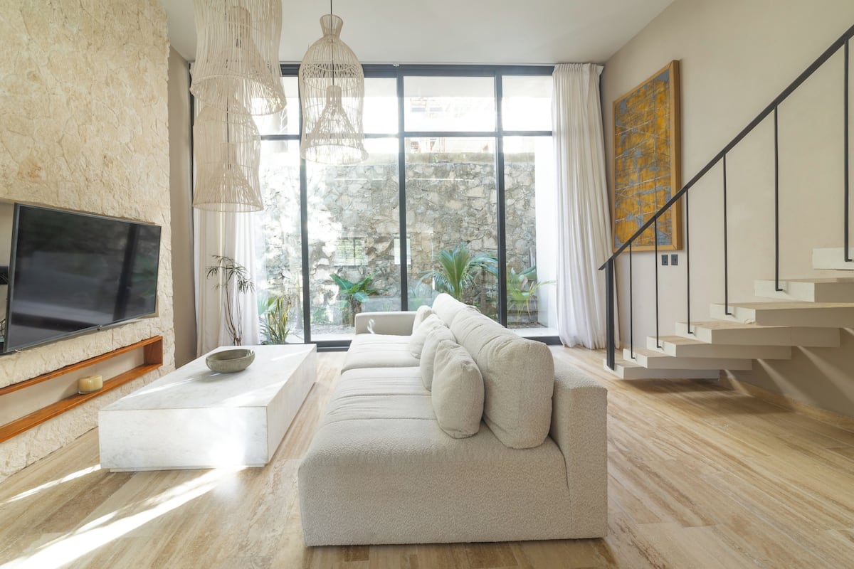 Hus (Elena) | Vardagsrum | 50-tums smart-tv med digitalkanaler, Netflix och streamingtjänster