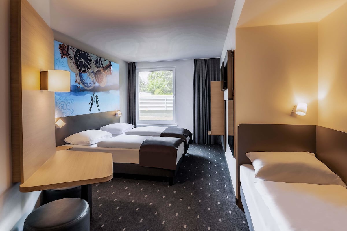 Triple Room | Desk, soundproofing, free WiFi, bed sheets