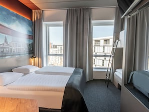 Family Room | 1 bedroom, desk, soundproofing, free WiFi