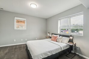 1 Schlafzimmer, Schreibtisch, Bügeleisen/Bügelbrett, Reisekinderbett