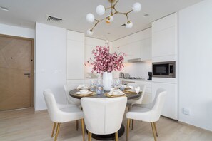 Dining room - Nasma Holiday Homes - Palace Residences (Dubai)