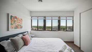 2 bedrooms, desk, travel crib, WiFi (free)