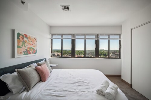 PP 1301  Modern Corporate 2br, pool, Gym