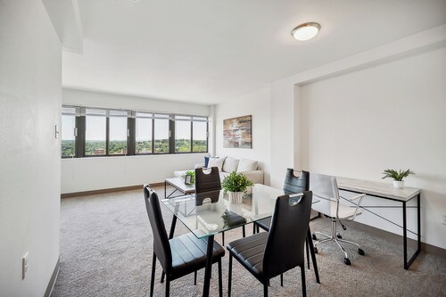 PP 1802  Modern Corporate 2br, pool, Gym