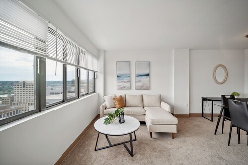 PP 2312  Modern Corporate 1br, pool, Gym