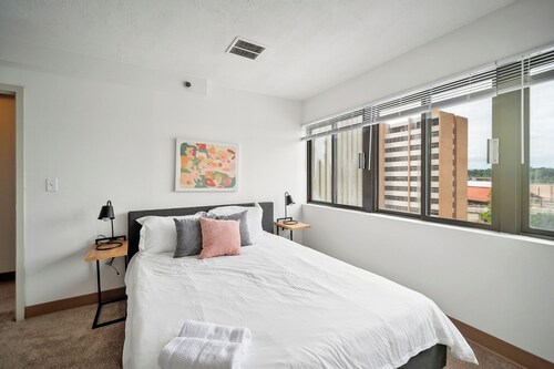 PP 501  Harrisburg Gem 2br, Pool, Parking