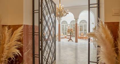 2 bedrooms & private bathroom, shared pool, Wi-Fi, air conditioning