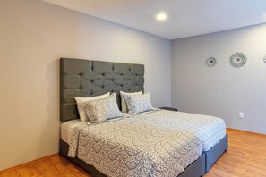 Apartment | 5 bedrooms, iron/ironing board, free WiFi, bed sheets - Penthouse Near Masaryk , Sleeps 16 , Pet Friendly (Mexico City)