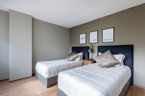 3 bedrooms, iron/ironing board, free WiFi, bed sheets - 3BR Polanco Condo -elevator -parking-washer/dryer (Mexico City)